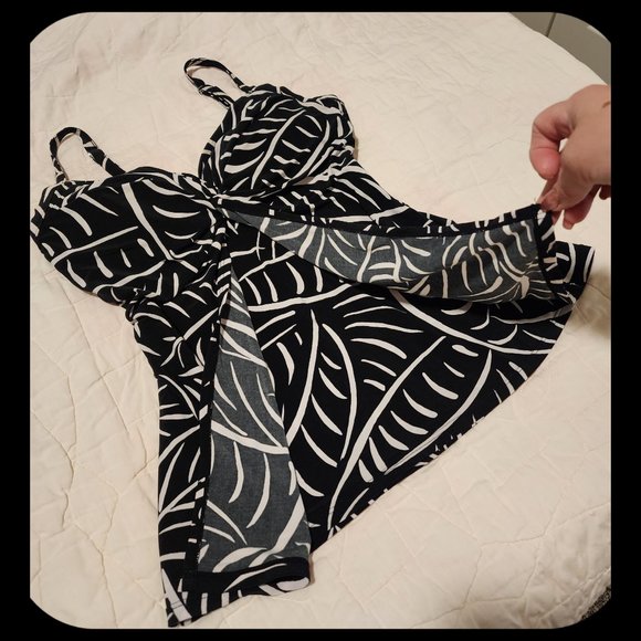 MIRACLE SUIT || Black & White Love Knot Tankini (SIZE 10DD) - Picture 2 of 7
